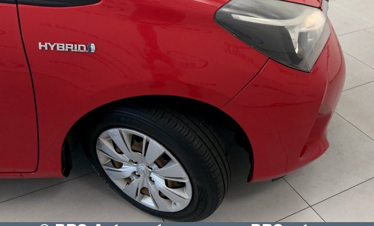 
								Toyota Yaris 1.5 Hybrid Automatas 2015 full									