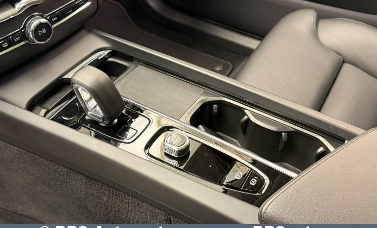
								Volvo XC 60 T6 Plug-In Hybrid AWD Automatas 2024 full									