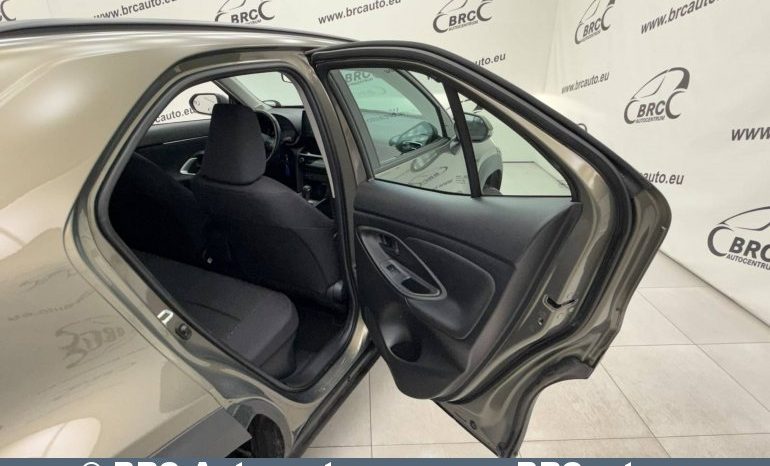 
								Toyota Yaris Cross 1.5 HEV Automatas 2025 full									
