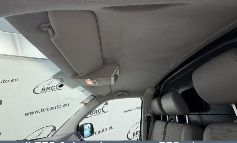 
								Volkswagen Transporter 2.0TDI 2011 full									