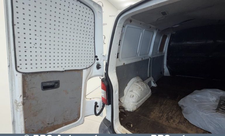 
								Volkswagen Transporter 2.0TDI 2011 full									