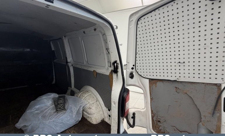 
								Volkswagen Transporter 2.0TDI 2011 full									