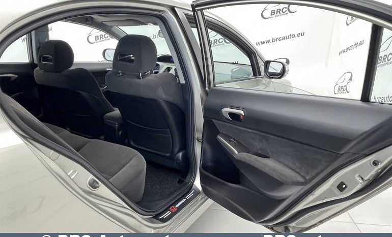 
								Honda Civic 1.8i Sedan 2006 full									