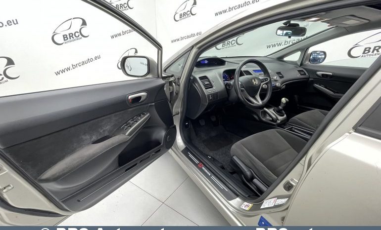 
								Honda Civic 1.8i Sedan 2006 full									