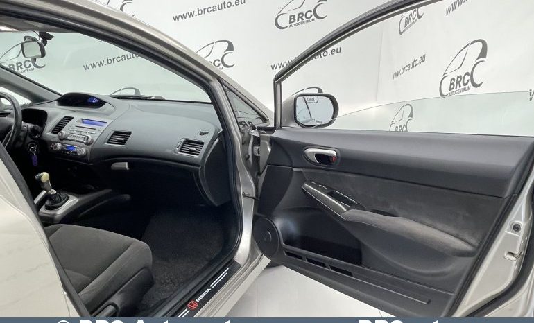 
								Honda Civic 1.8i Sedan 2006 full									
