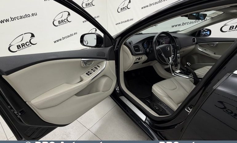 
								Volvo V40 D2 Ocean Race 2015 full									