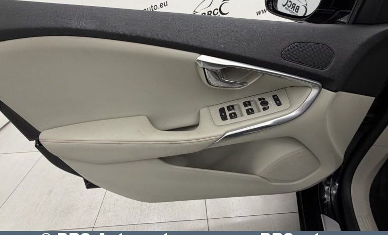 
								Volvo V40 D2 Ocean Race 2015 full									