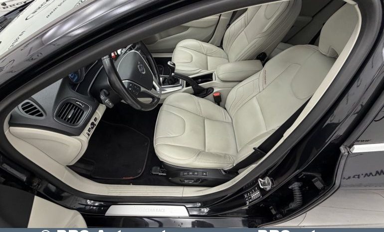 
								Volvo V40 D2 Ocean Race 2015 full									
