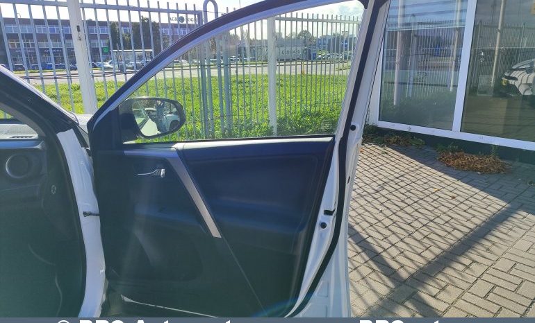 
								Toyota RAV 4 2.5 Hybrid e-CVT 2017 full									