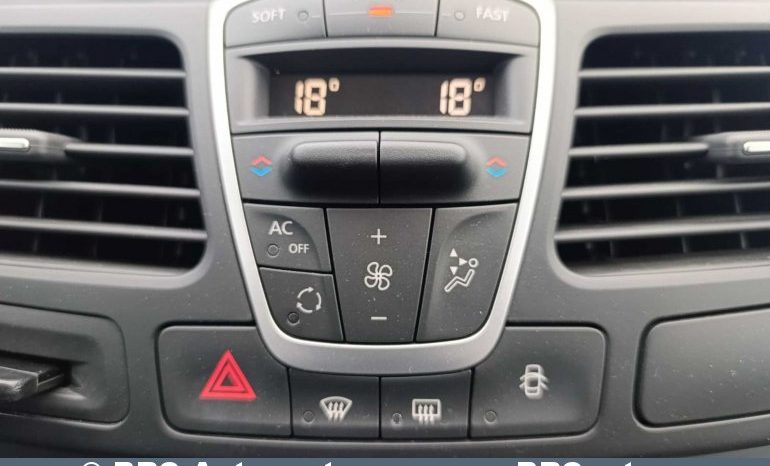 
								Renault Laguna 2.0i 2010 full									
