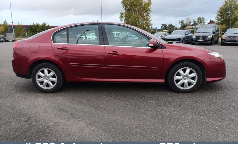 
								Renault Laguna 2.0i 2010 full									
