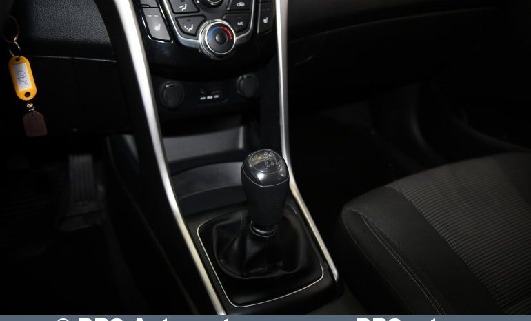 
								Hyundai i30 1.4 CRDi BlueDrive Tourer 2012 full									