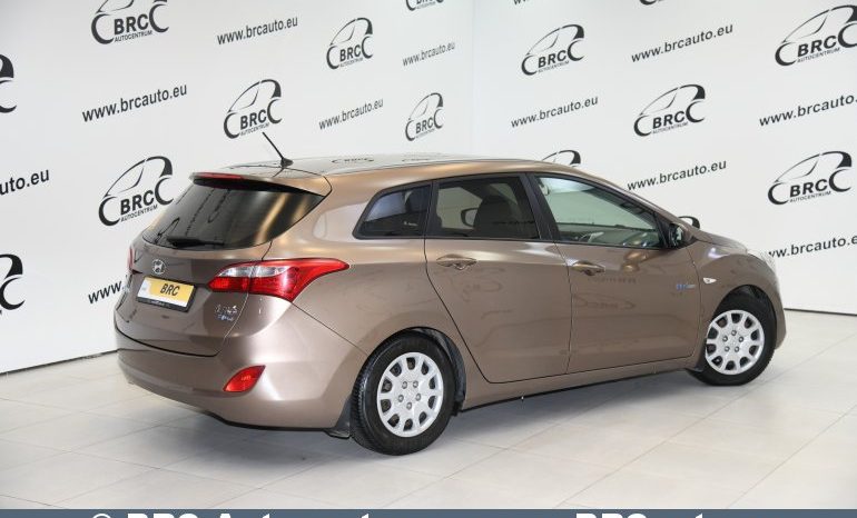 
								Hyundai i30 1.4 CRDi BlueDrive Tourer 2012 full									