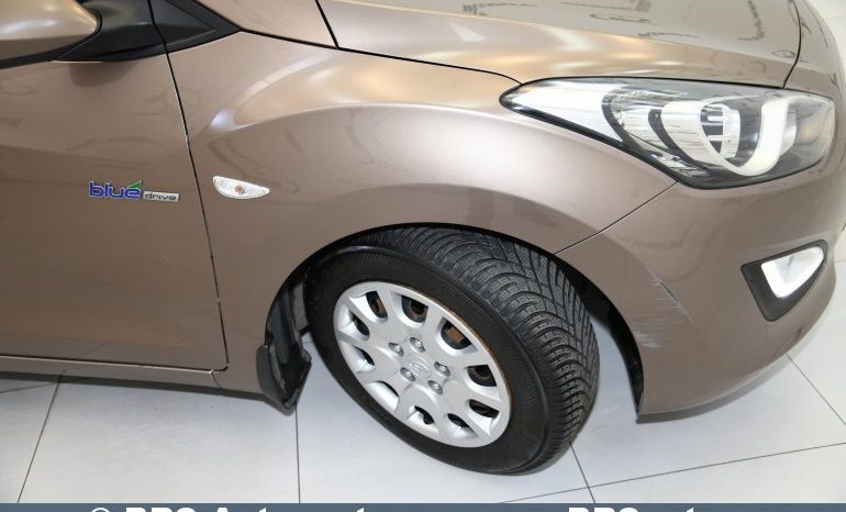 
								Hyundai i30 1.4 CRDi BlueDrive Tourer 2012 full									