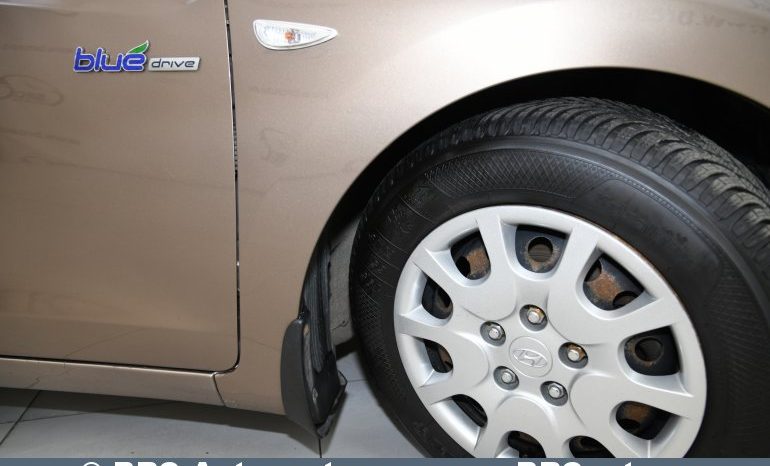 
								Hyundai i30 1.4 CRDi BlueDrive Tourer 2012 full									