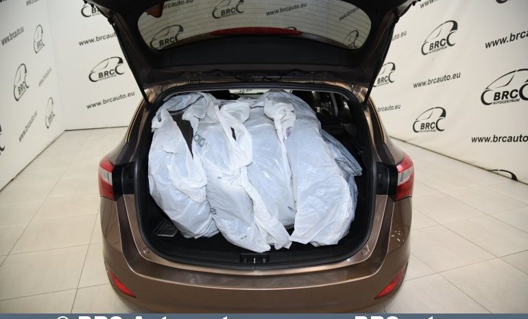 
								Hyundai i30 1.4 CRDi BlueDrive Tourer 2012 full									