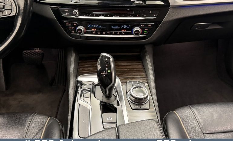 
								BMW 520 d Luxury Automatas 2017 full									