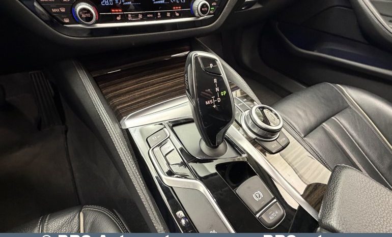 
								BMW 520 d Luxury Automatas 2017 full									