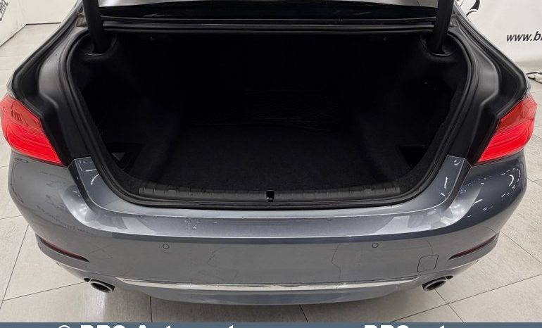 
								BMW 520 d Luxury Automatas 2017 full									