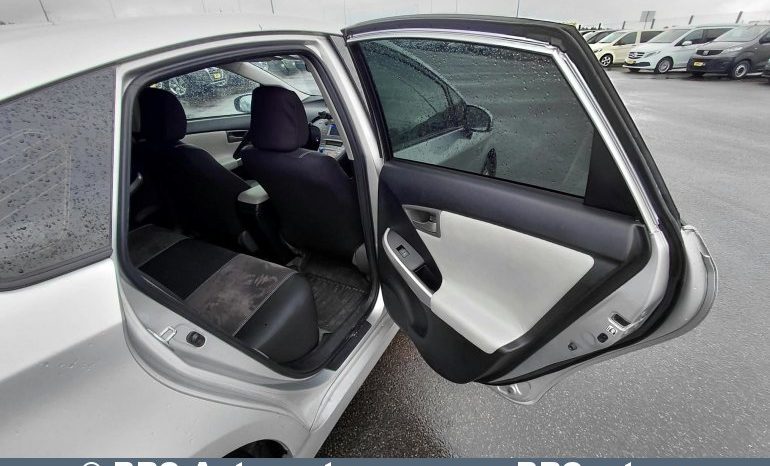 
								Toyota Prius Plug-in Hybrid Automatas 2013 full									