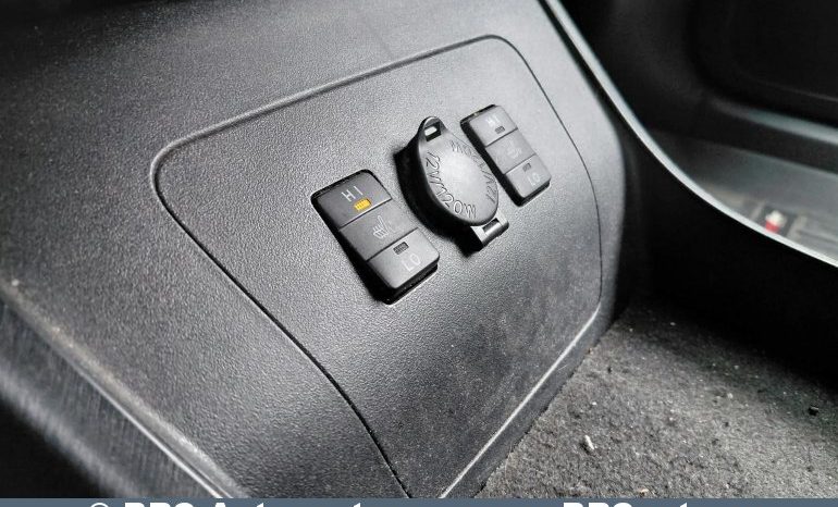 
								Toyota Prius Plug-in Hybrid Automatas 2013 full									