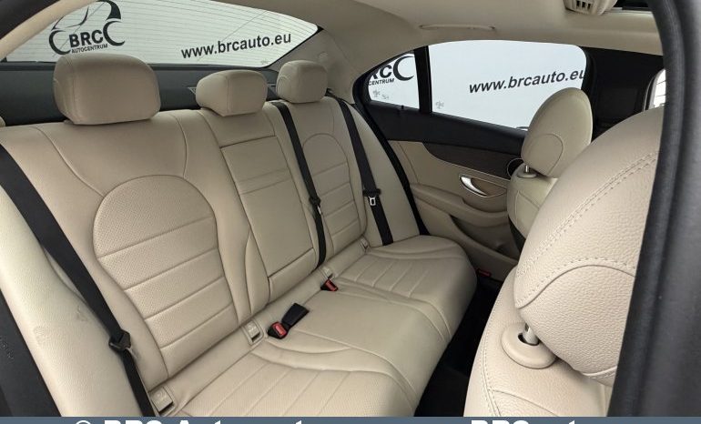 
								Mercedes-Benz C 300 Automatas 2019 full									
