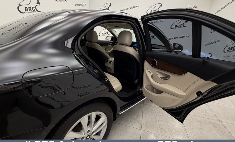 
								Mercedes-Benz C 300 Automatas 2019 full									