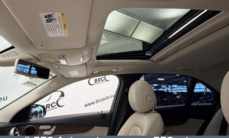 
								Mercedes-Benz C 300 Automatas 2019 full									