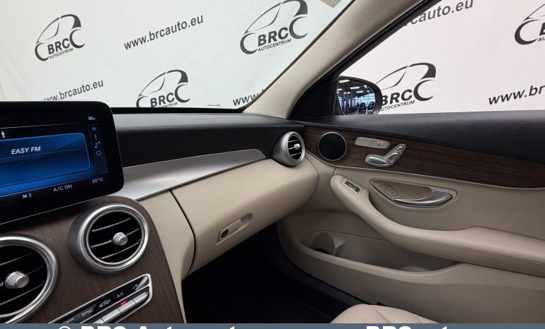 
								Mercedes-Benz C 300 Automatas 2019 full									