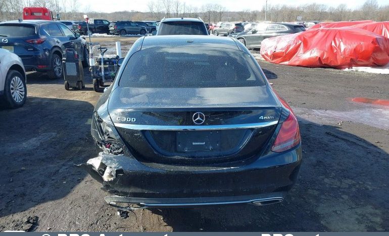 
								Mercedes-Benz C 300 Automatas 2019 full									