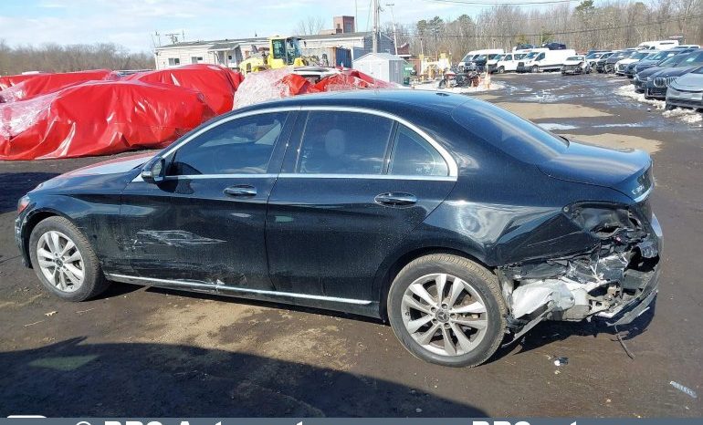 
								Mercedes-Benz C 300 Automatas 2019 full									