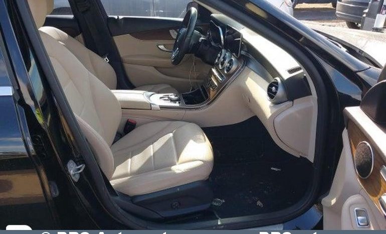 
								Mercedes-Benz C 300 Automatas 2019 full									