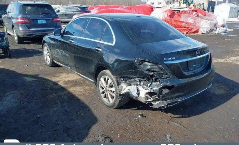 
								Mercedes-Benz C 300 Automatas 2019 full									