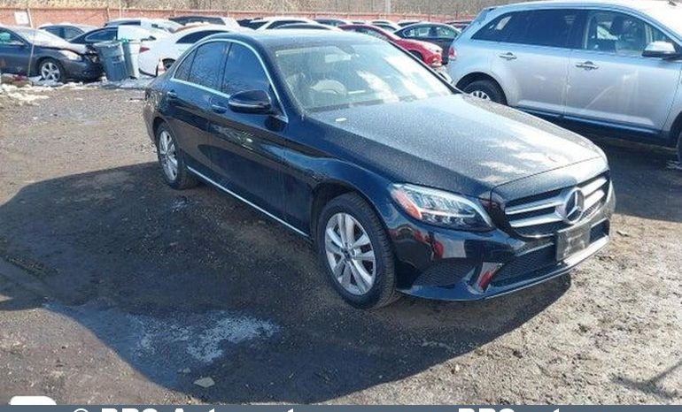 
								Mercedes-Benz C 300 Automatas 2019 full									