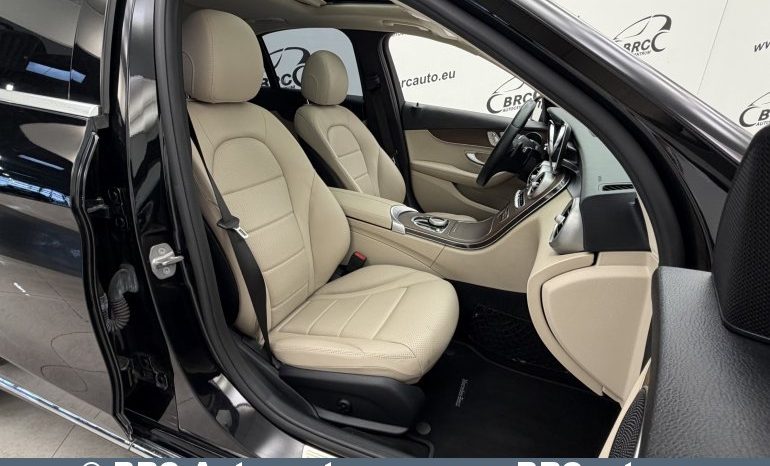 
								Mercedes-Benz C 300 Automatas 2019 full									