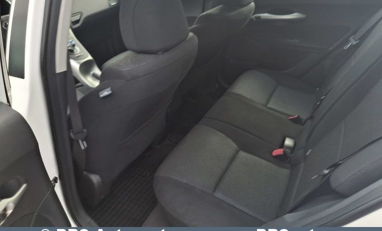 
								Toyota Auris 1.8 HSD  Hybrid Synergy Drive e-CVT 2010 full									