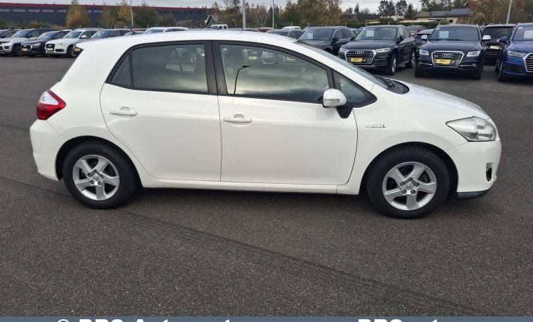 
								Toyota Auris 1.8 HSD  Hybrid Synergy Drive e-CVT 2010 full									