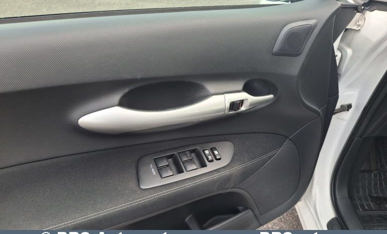 
								Toyota Auris 1.8 HSD  Hybrid Synergy Drive e-CVT 2010 full									