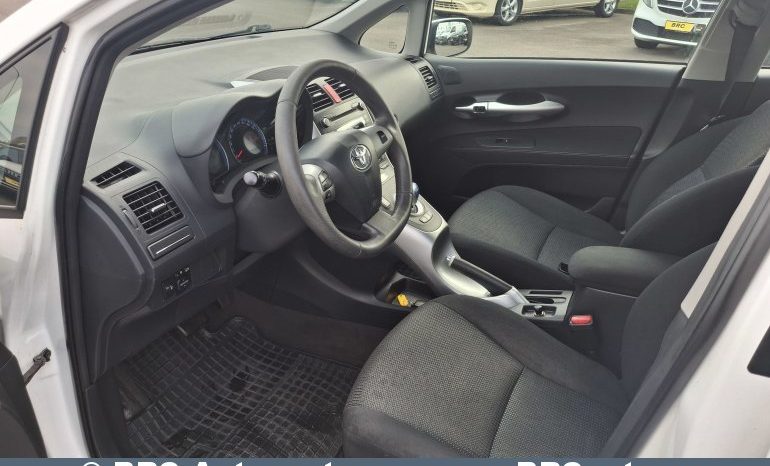 
								Toyota Auris 1.8 HSD  Hybrid Synergy Drive e-CVT 2010 full									