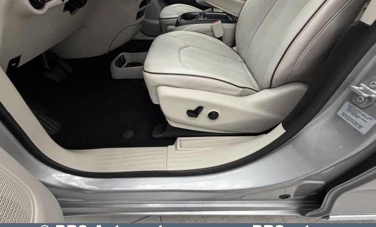 
								Chrysler Pacifica 3.6 V6 FWD Limited Automatas 2017 full									
