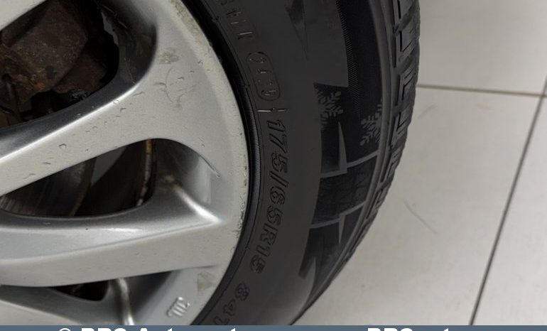 
								Toyota Yaris 1.5 Hybrid Automatas 2016 full									