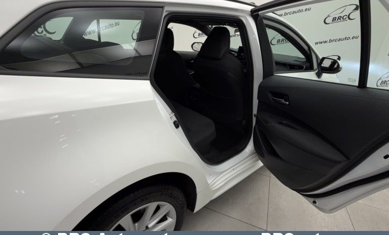 
								Toyota Corolla Touring Sports 1.8 Hybrid Automatas 2023 full									