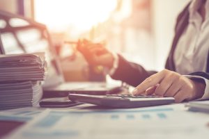 Automobilio vertės skaičiavimas (Shutterstock nuotr.)