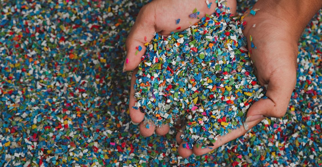 Perdirbto plastiko žaliava (Shutterstock nuotr.)